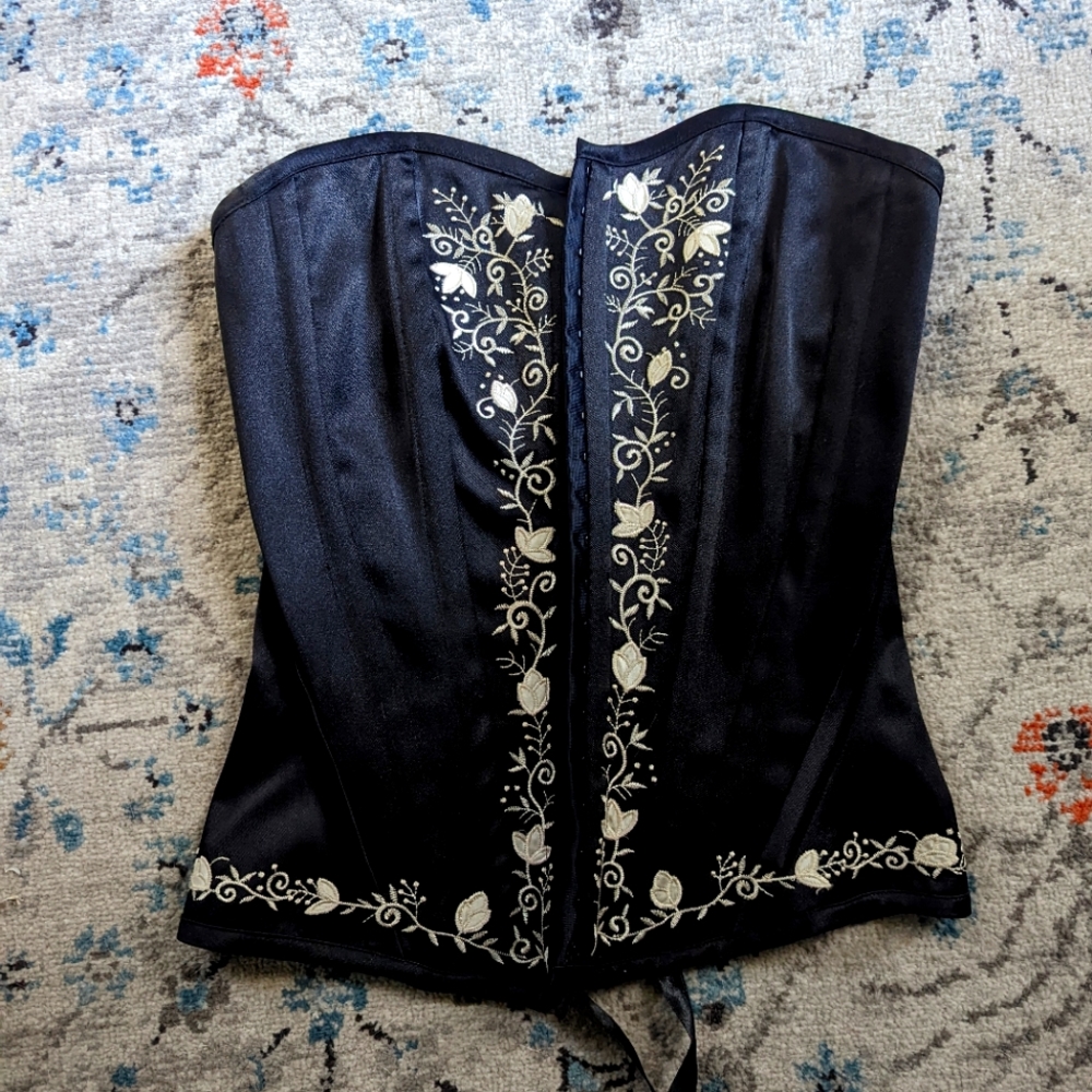 Charlotte Russe Black Corset with ivory floral embroidery 🖤